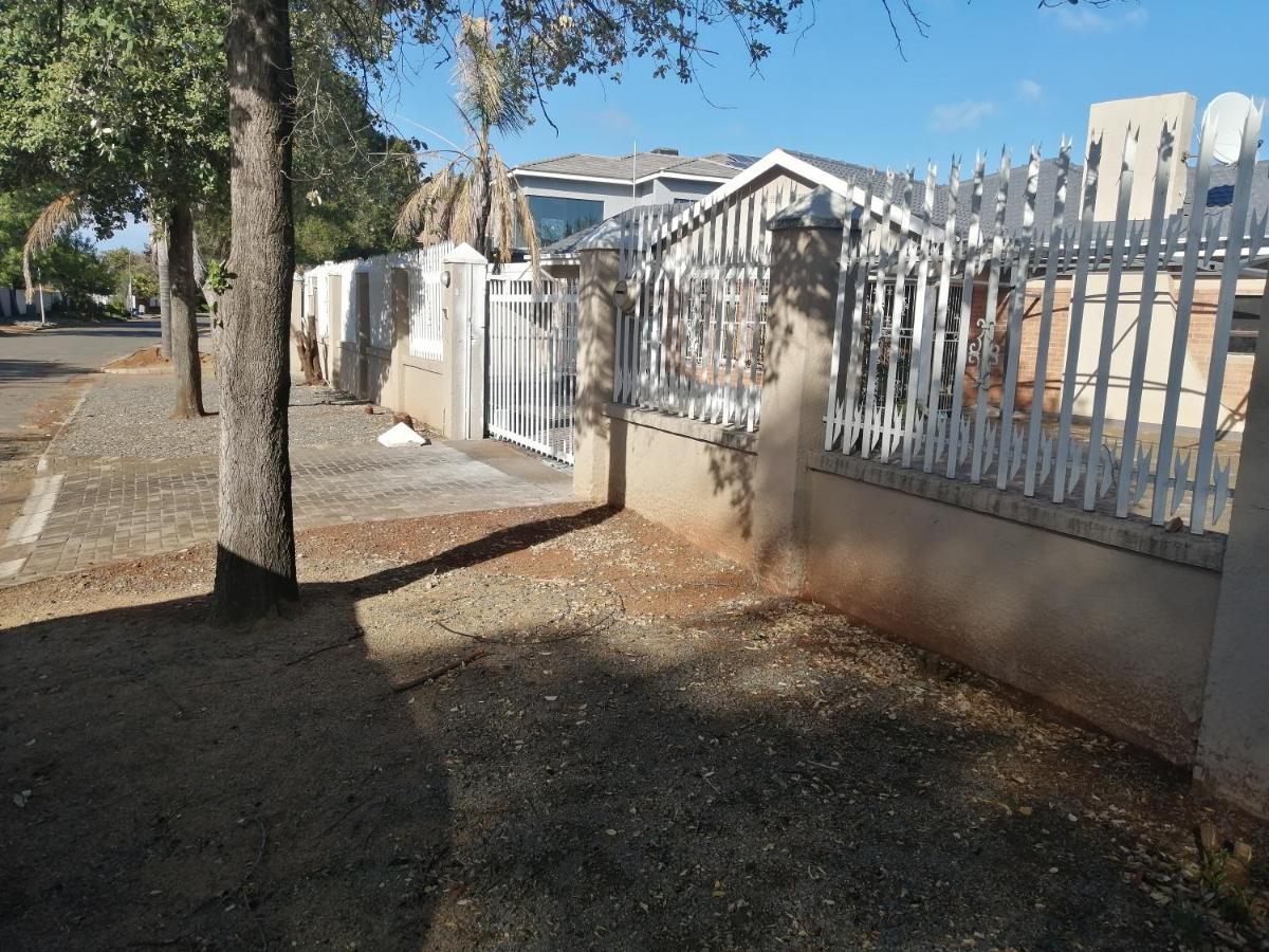 Midway Overnight Rooms Kimberley Εξωτερικό φωτογραφία